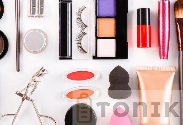 Косметика та аксесуари: як зібрати арсенал, що працює на вас щодня