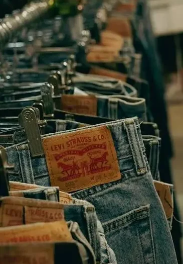 Як відрізнити оригінальні Levi's від підробки: практичний чек-лист перед покупкою